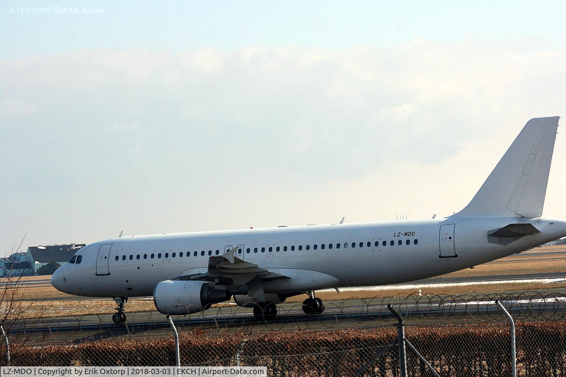 LZ-MDO, 1998 Airbus A320-214 C/N 0879, LZ-MDO landed rw 04L
