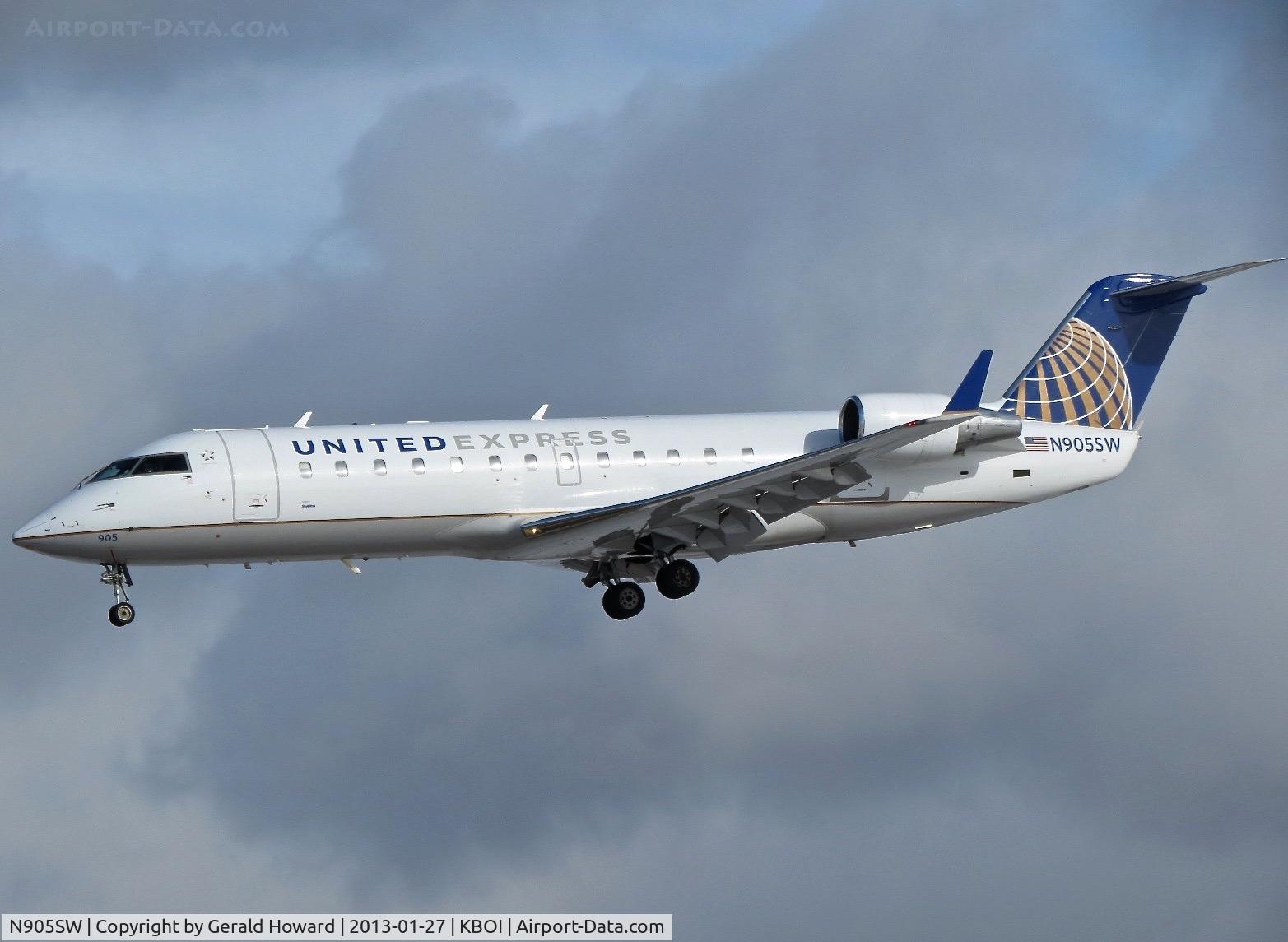 N905SW, 2000 Bombardier CRJ-200LR (CL-600-2B19) C/N 7437, On approach to RWY 28R.