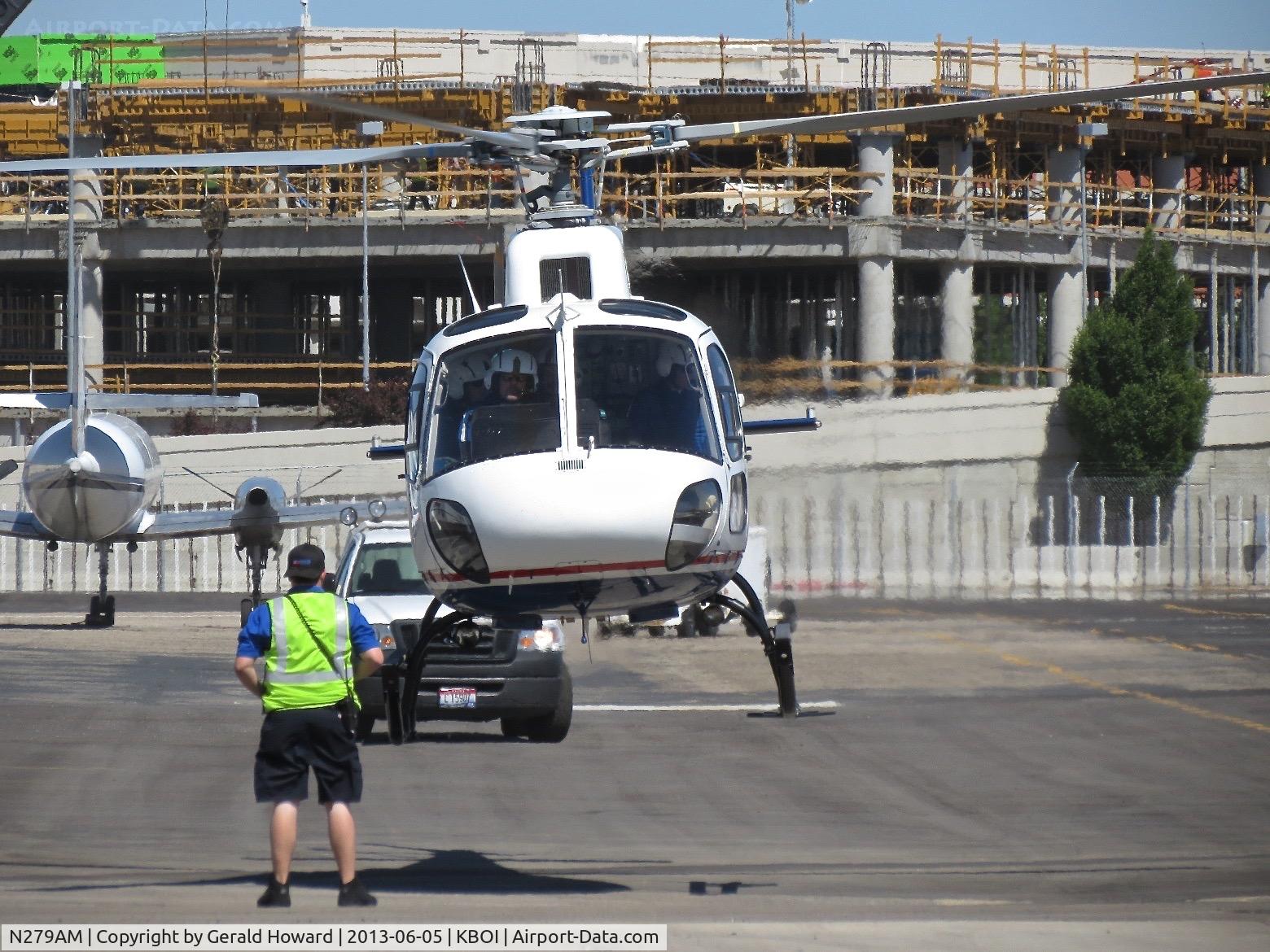 N279AM, Aerospatiale AS-350B-3 Ecureuil C/N 4685, Landing north GA ramp.