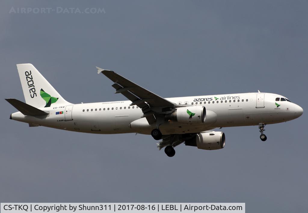 CS-TKQ, 2004 Airbus A320-214 C/N 2325, Landing rwy 07L