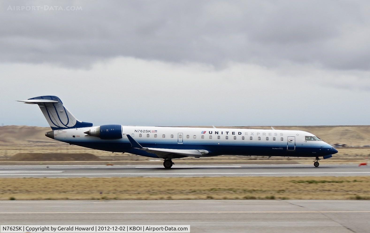 N762SK, 2005 Bombardier CRJ-701ER (CL-600-2C10) Regional Jet C/N 10226, Take off run on RWY 28R.