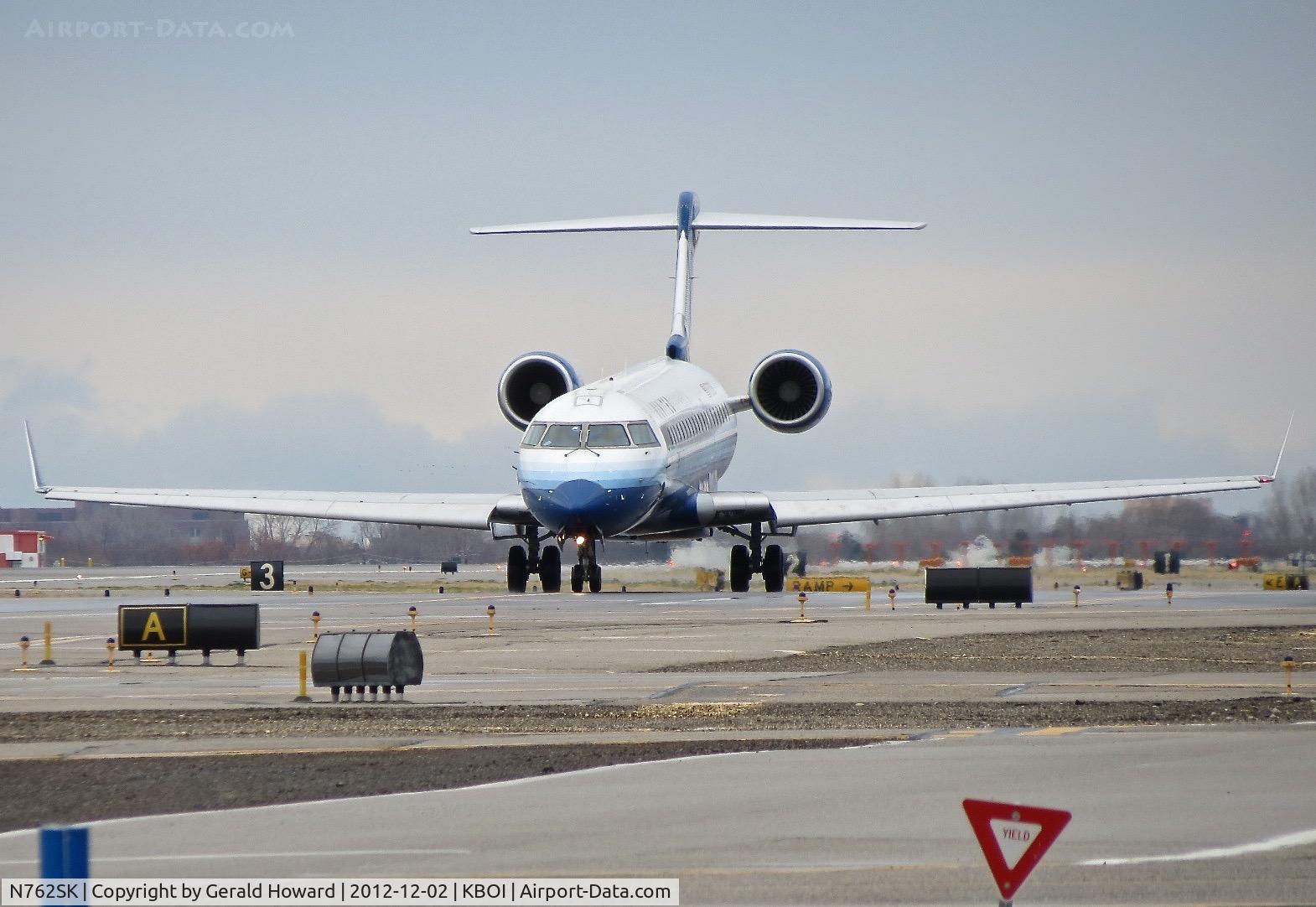 N762SK, 2005 Bombardier CRJ-701ER (CL-600-2C10) Regional Jet C/N 10226, Taxiing on Alpha for RWY 28R.