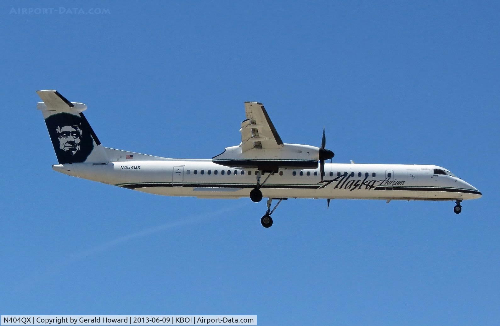N404QX, 2001 Bombardier DHC-8-402 Dash 8 C/N 4046, Landing RWY 10L.