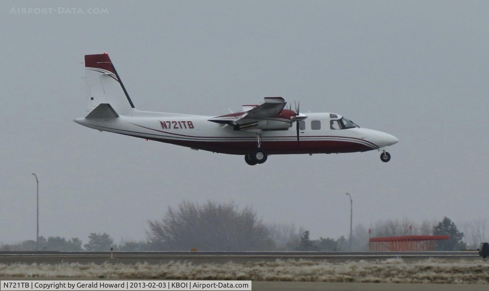 N721TB, 1976 Rockwell International 690B C/N 11352, Landing RWY 28R.