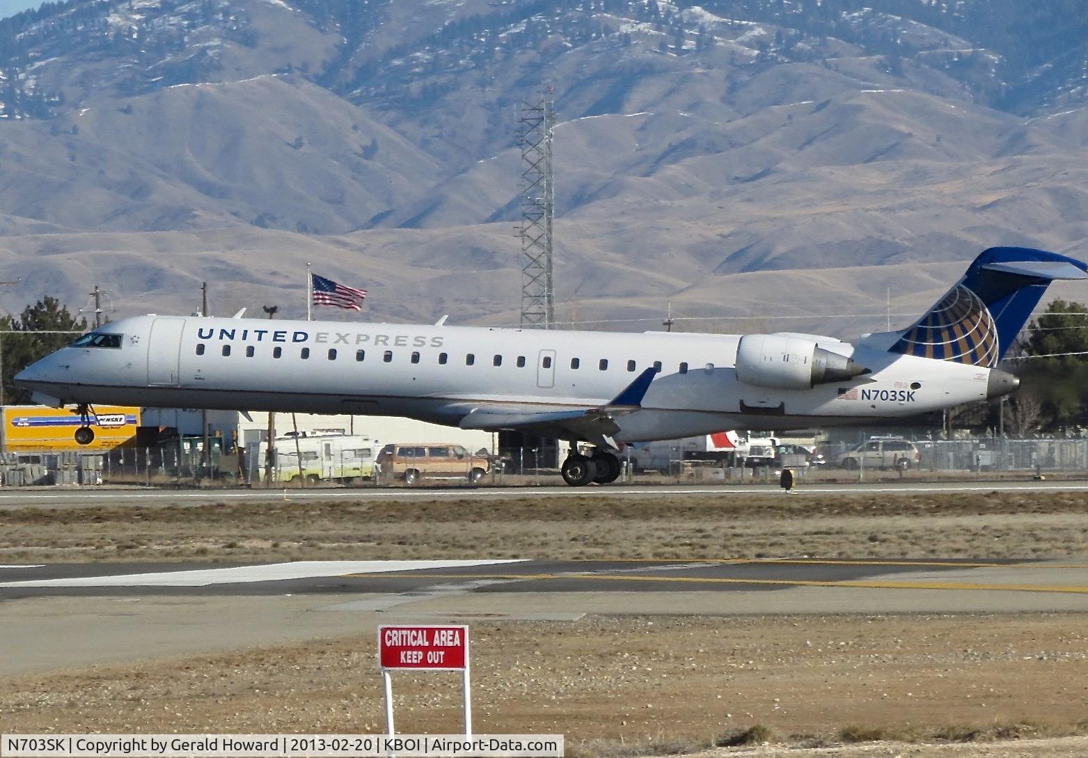 N703SK, 2004 Bombardier CRJ-701ER (CL-600-2C10) Regional Jet C/N 10139, Landing RWY 28R.