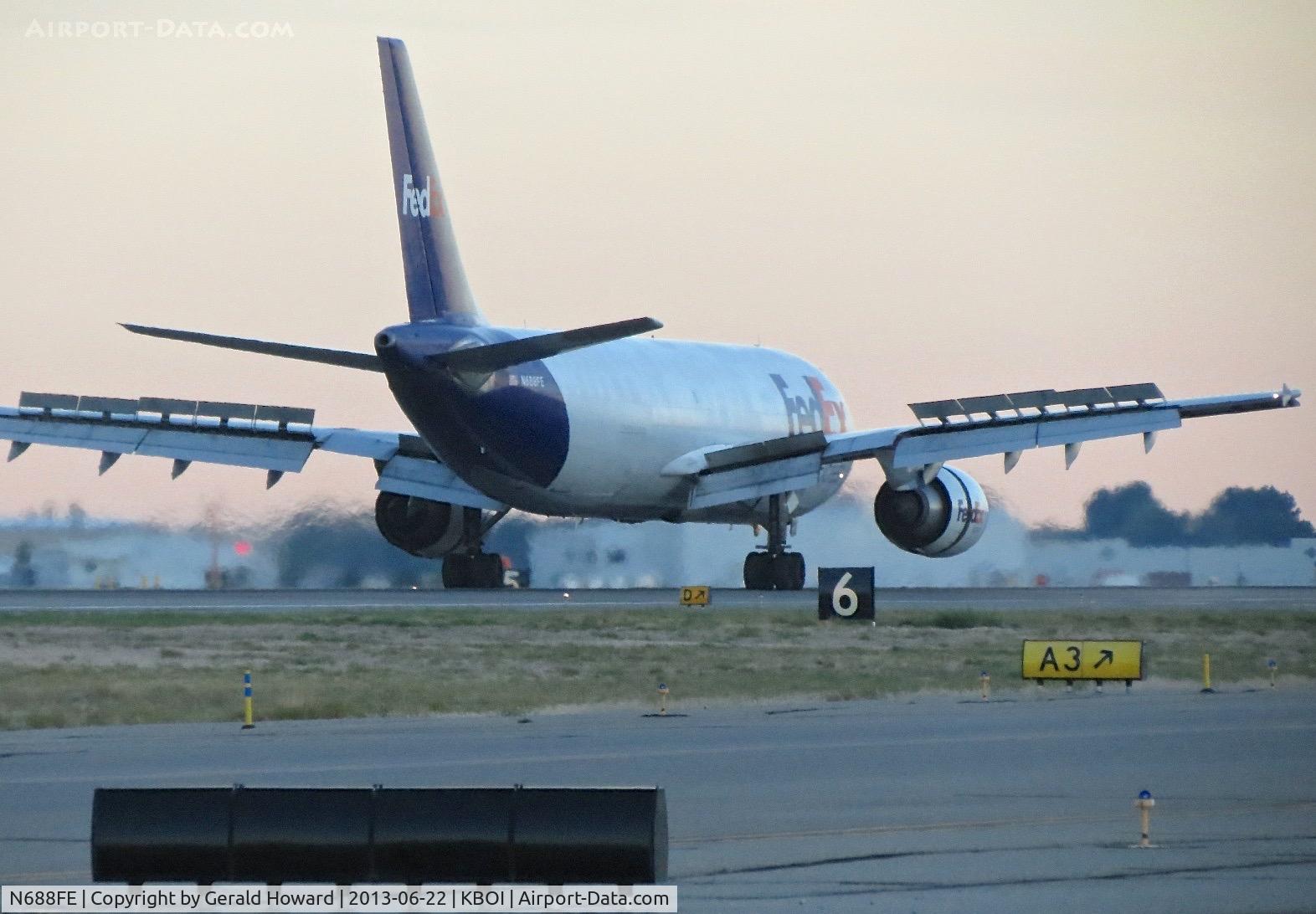 N688FE, 2007 Airbus A300F4-605R C/N 0874, Landing roll out RWY 28R.