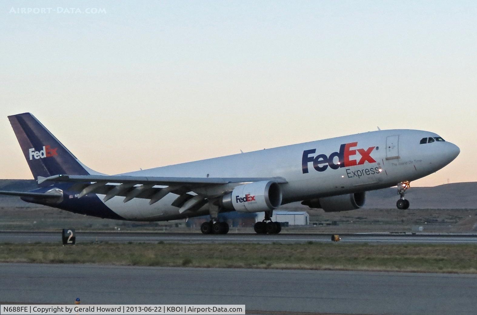 N688FE, 2007 Airbus A300F4-605R C/N 0874, Landing RWY 28R.
