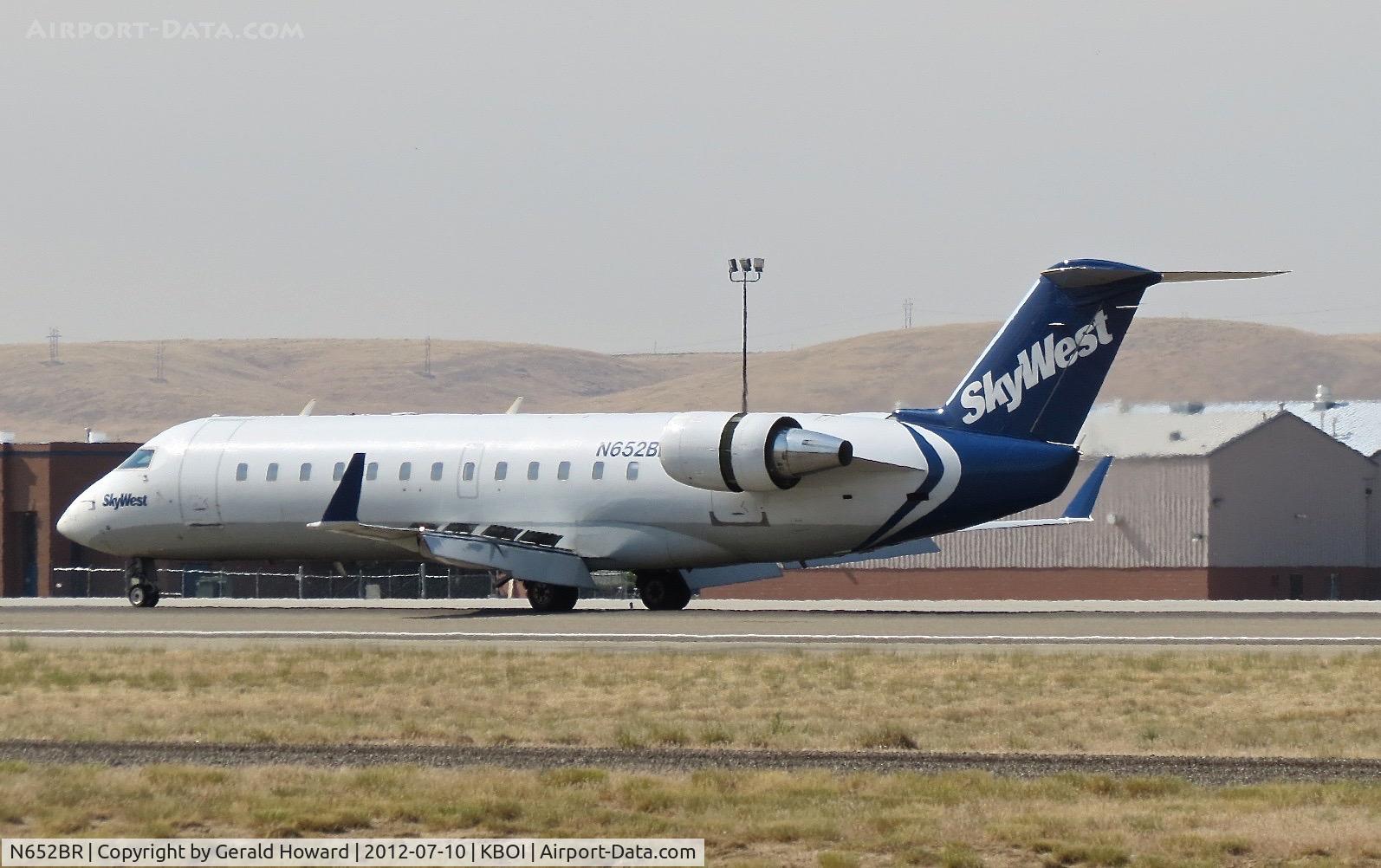 N652BR, 2000 Bombardier CRJ-200ER (CL-600-2B19) C/N 7429, Landing roll out on RWY 10L.