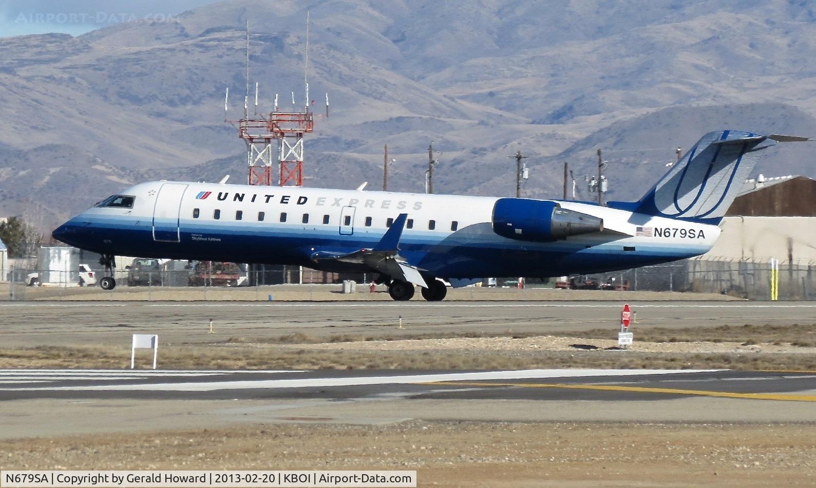 N679SA, 2002 Canadair CL-600-2B19 Regional Jet CRJ-200ER C/N 7652, Landing RWY 28R.