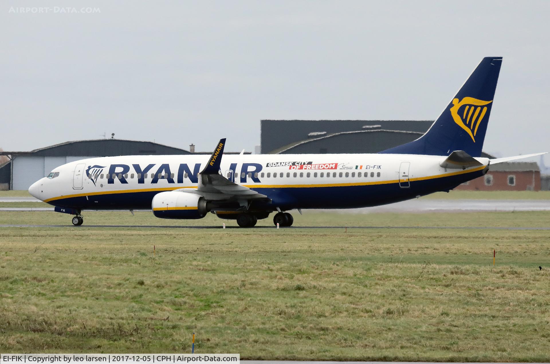 EI-FIK, 2015 Boeing 737-8AS C/N 44700, Copenhagen 5.12.2017 Advertising for Gedansk City of freedom