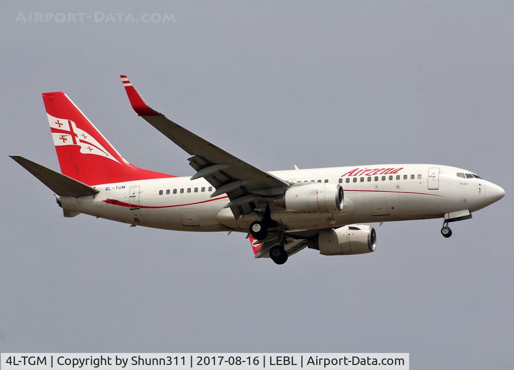 4L-TGM, 2003 Boeing 737-790 C/N 33012, Landing rwy 07L