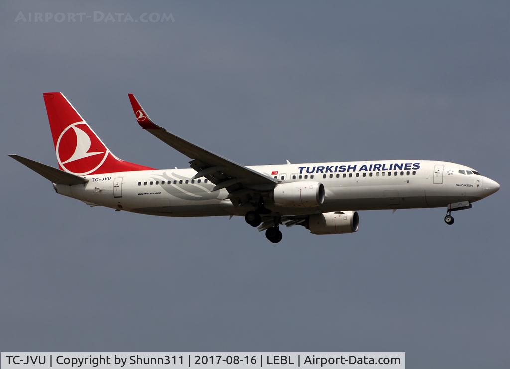 TC-JVU, 2016 Boeing 737-8F2 C/N 60022, Landing rwy 07L