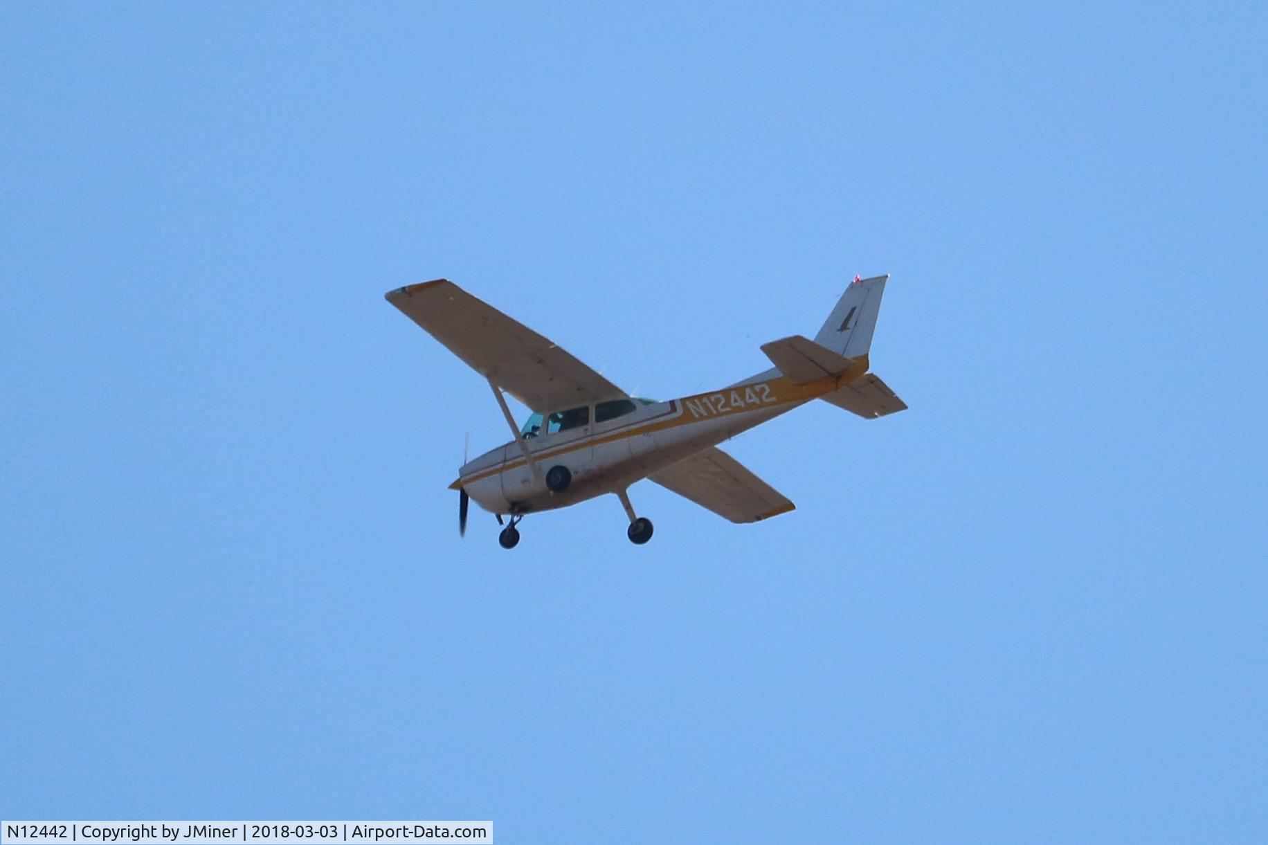 N12442, 1973 Cessna 172M C/N 17261985, Flying over Saint Charles, IL.