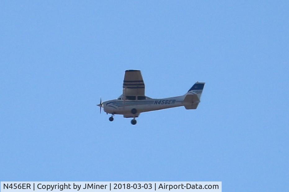 N456ER, 1998 Cessna 172R C/N 17280667, Flying over Saint Charles, IL.