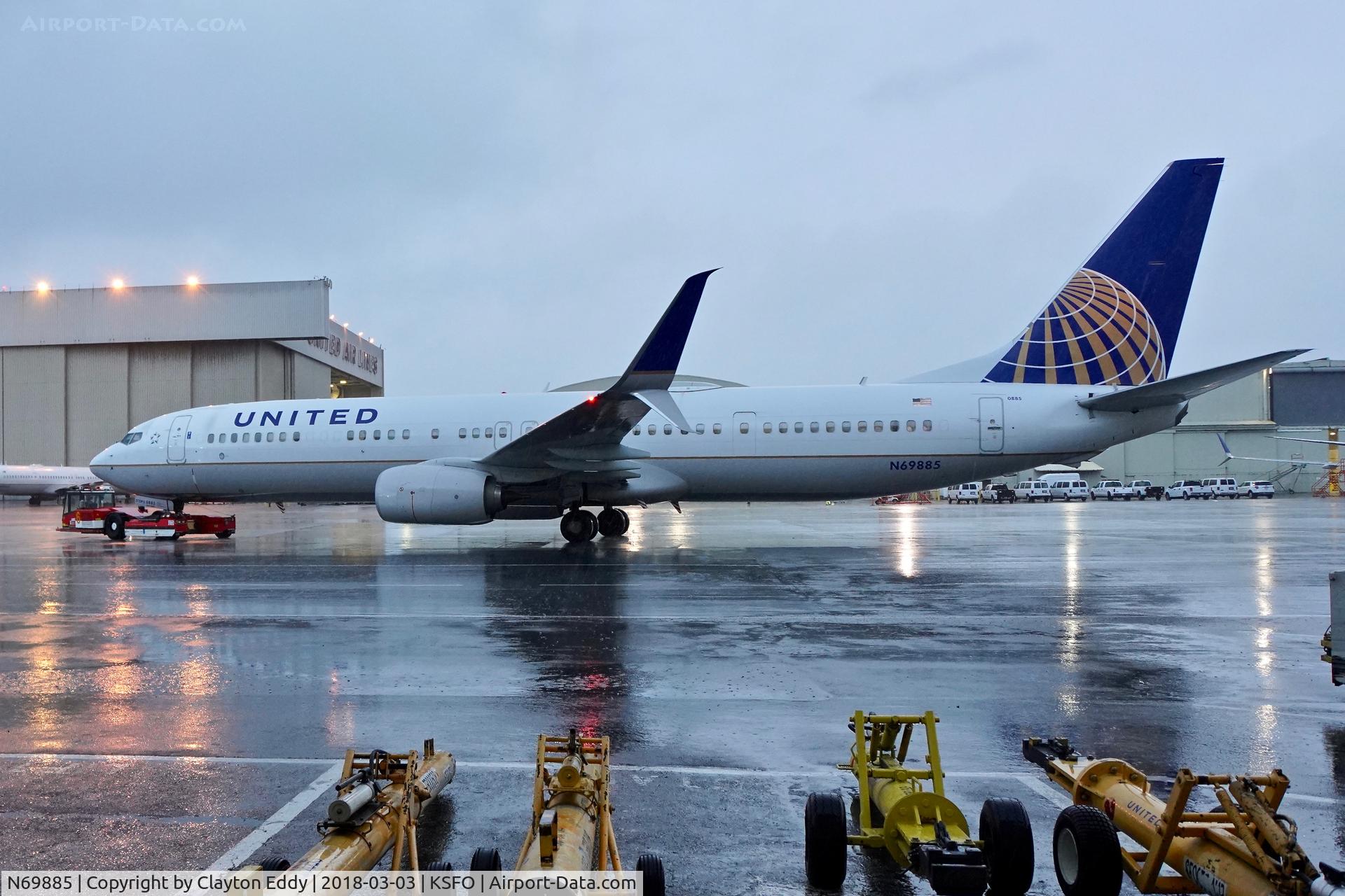 N69885, 2015 Boeing 737-924/ER C/N 42189, SFO 2018.