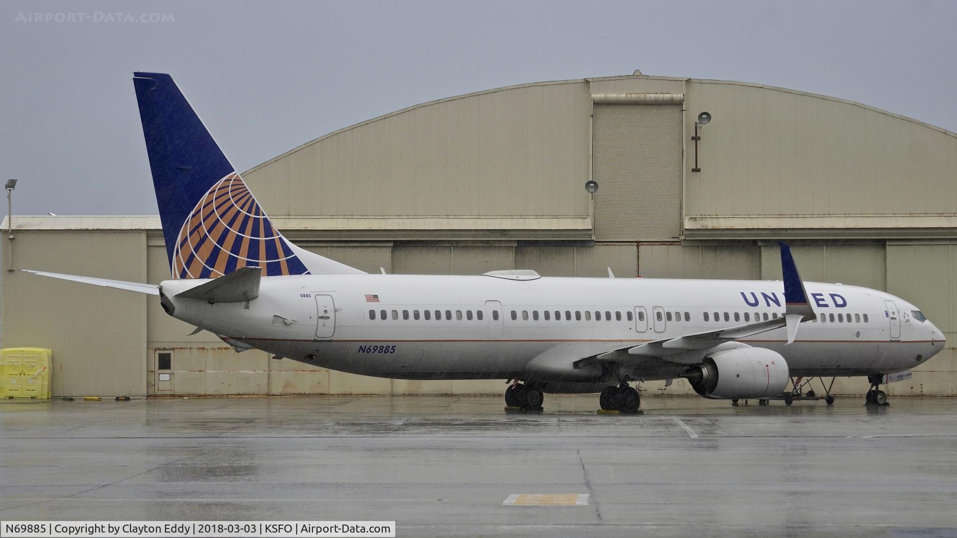 N69885, 2015 Boeing 737-924/ER C/N 42189, SFO 2018.