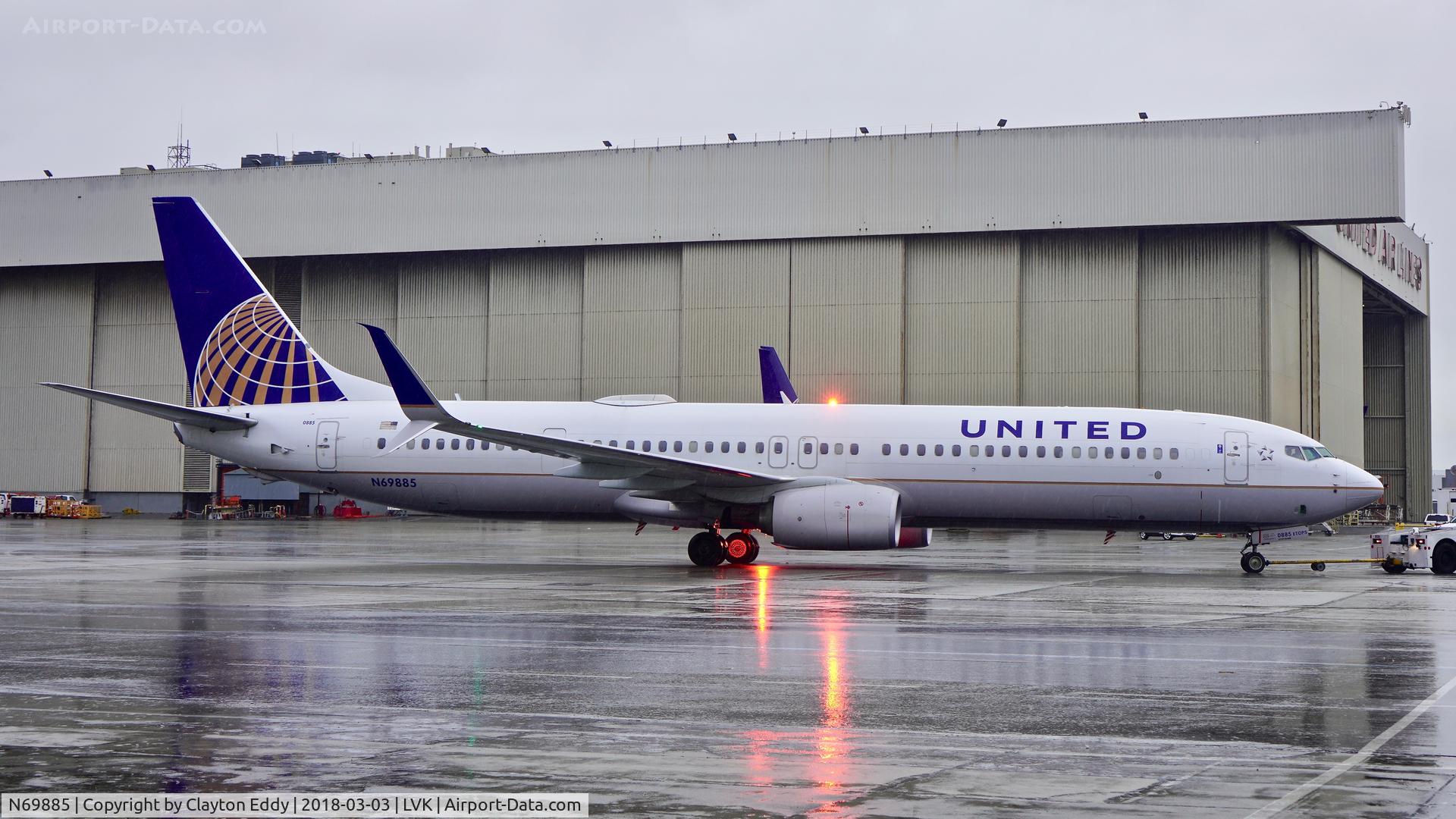 N69885, 2015 Boeing 737-924/ER C/N 42189, SFO 2018.