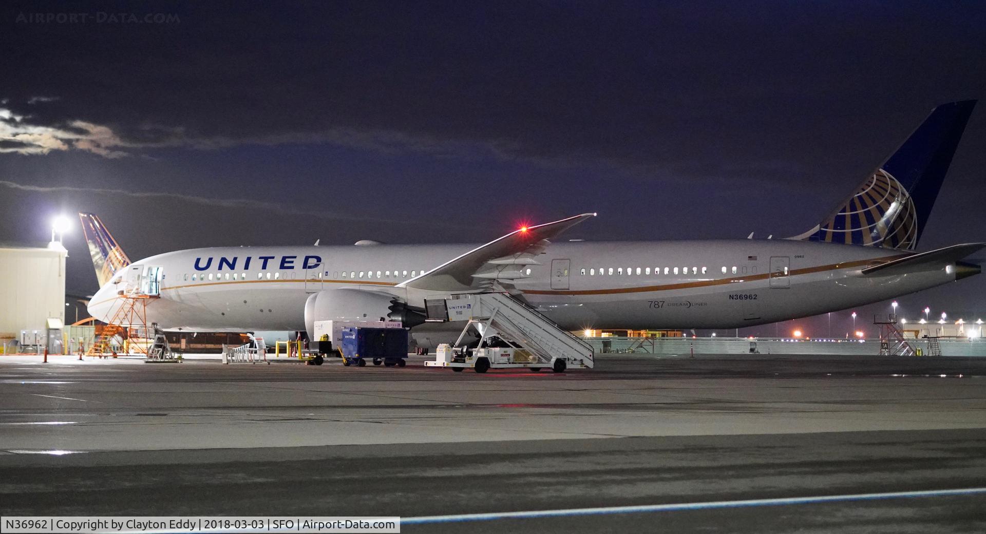 N36962, 2015 Boeing 787-9 Dreamliner C/N 35880, SFO 2018.