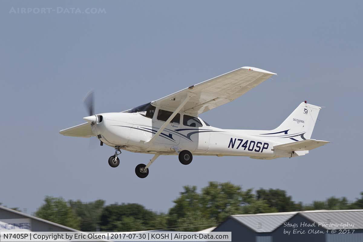 N740SP, 2000 Cessna 172S C/N 172S8671, Cessna 172 departing Airventure