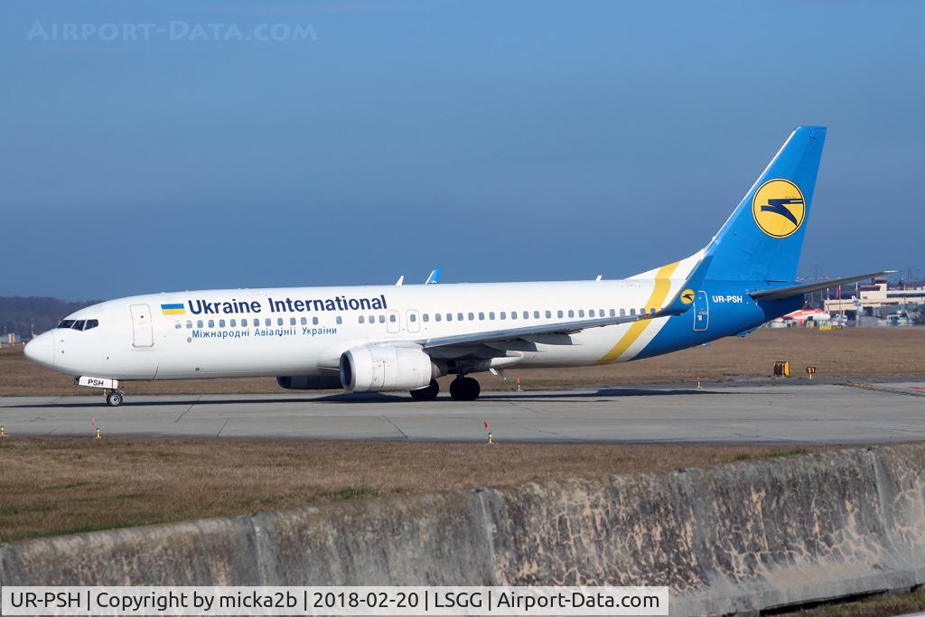 UR-PSH, 1999 Boeing 737-85R C/N 29040, Taxiing