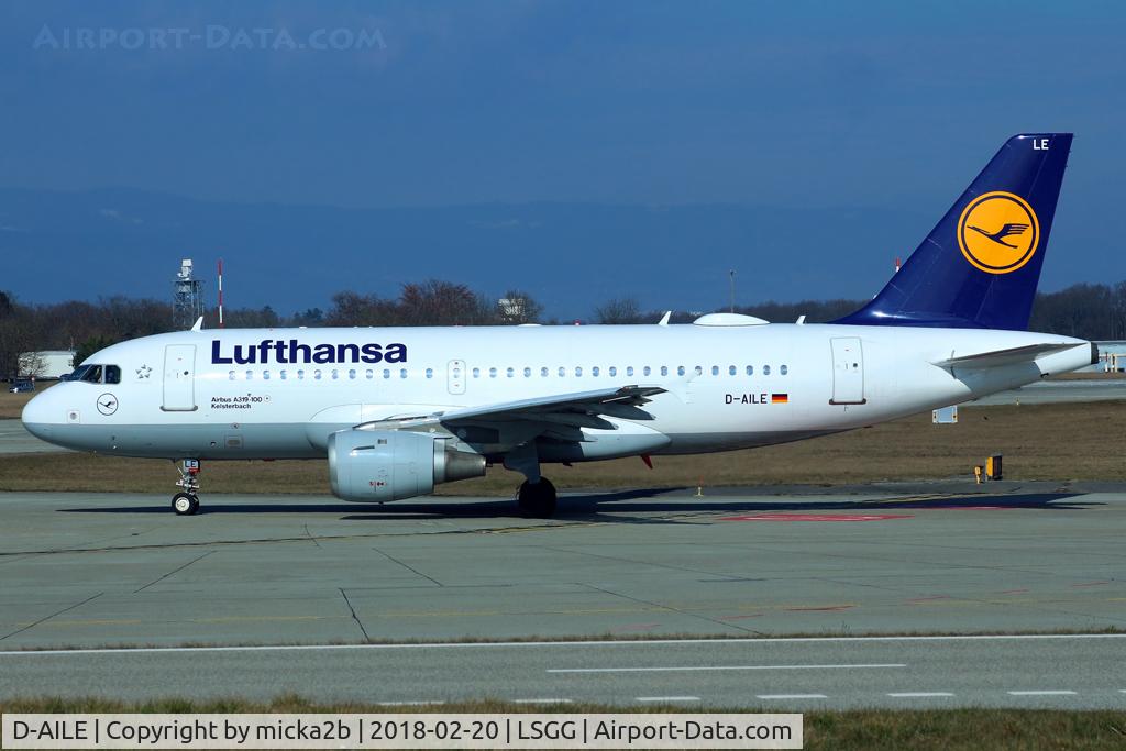 D-AILE, 1996 Airbus A319-114 C/N 627, Taxiing