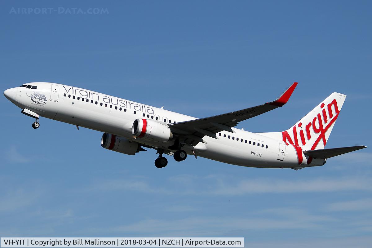 VH-YIT, 2012 Boeing 737-8FE C/N 38717, QF136 to BNE