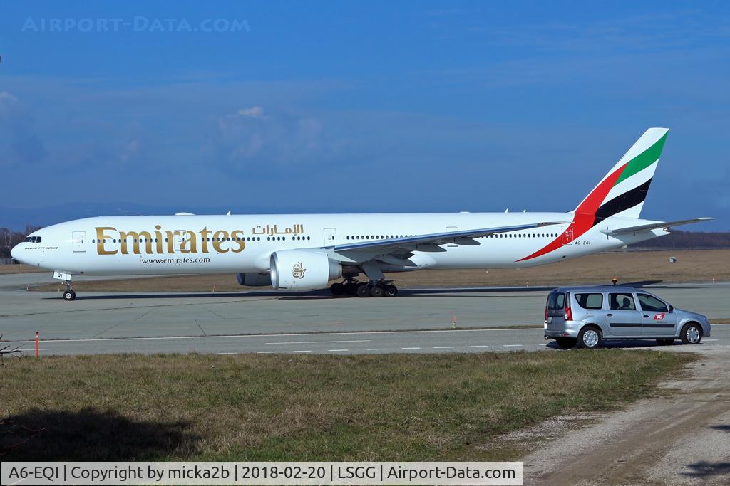 A6-EQI, 2017 Boeing 777-31H/ER C/N 42354, Taxiing