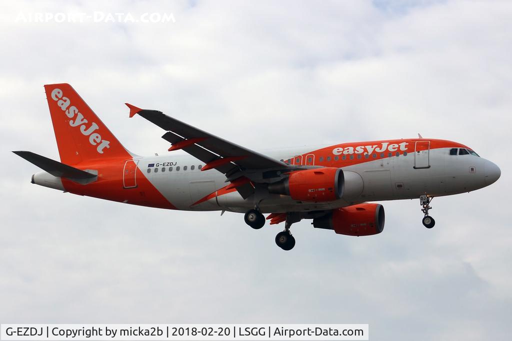 G-EZDJ, 2008 Airbus A319-111 C/N 3544, Landing