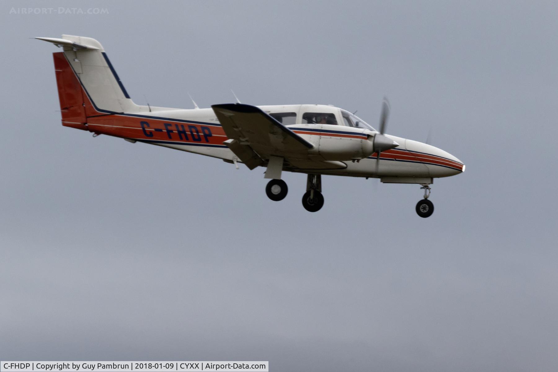 C-FHDP, 1980 Piper PA-44-180 Seminole C/N 44-8095022, Landing
