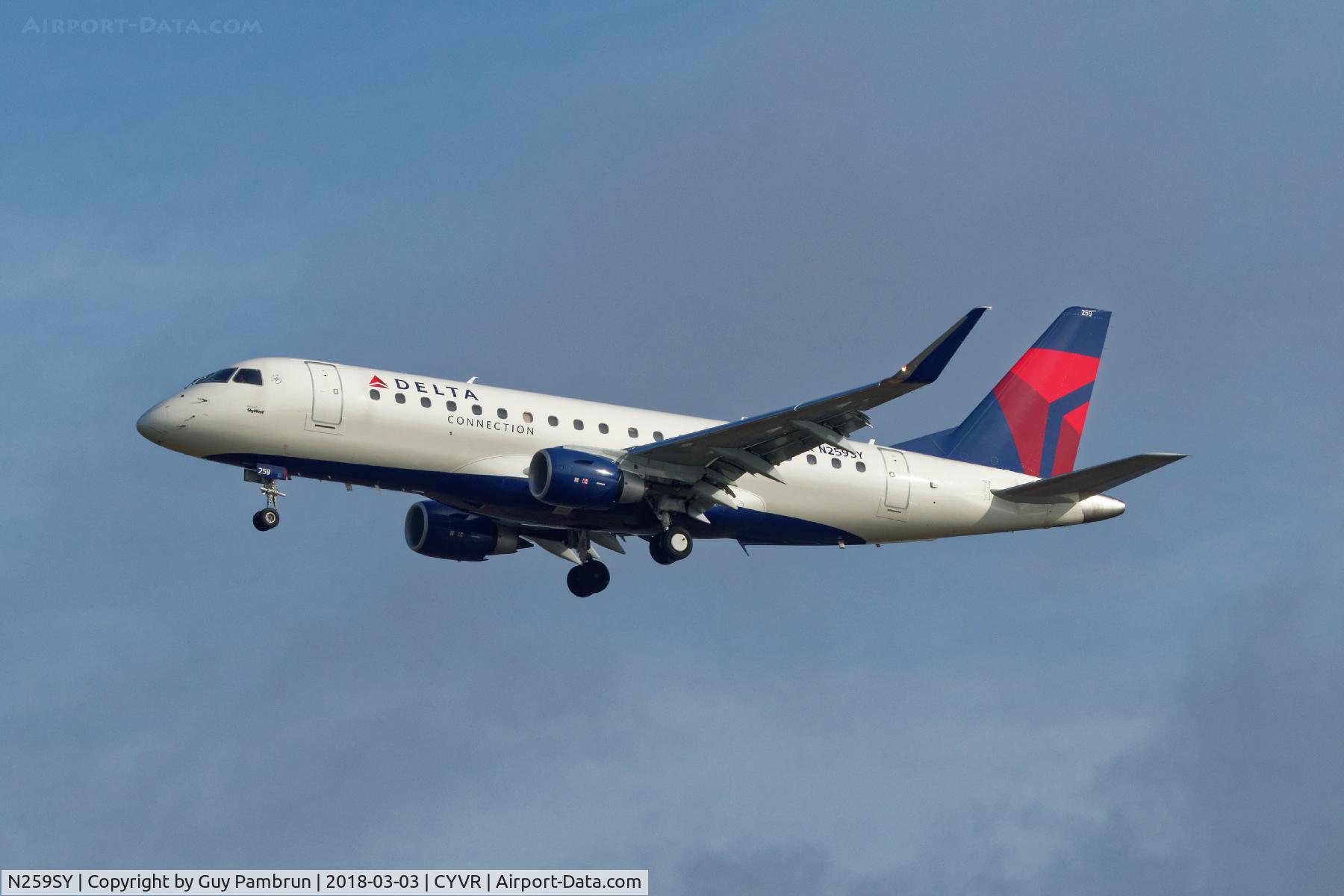 N259SY, 2017 Embraer 175LR (ERJ-170-200LR) C/N 17000656, Landing