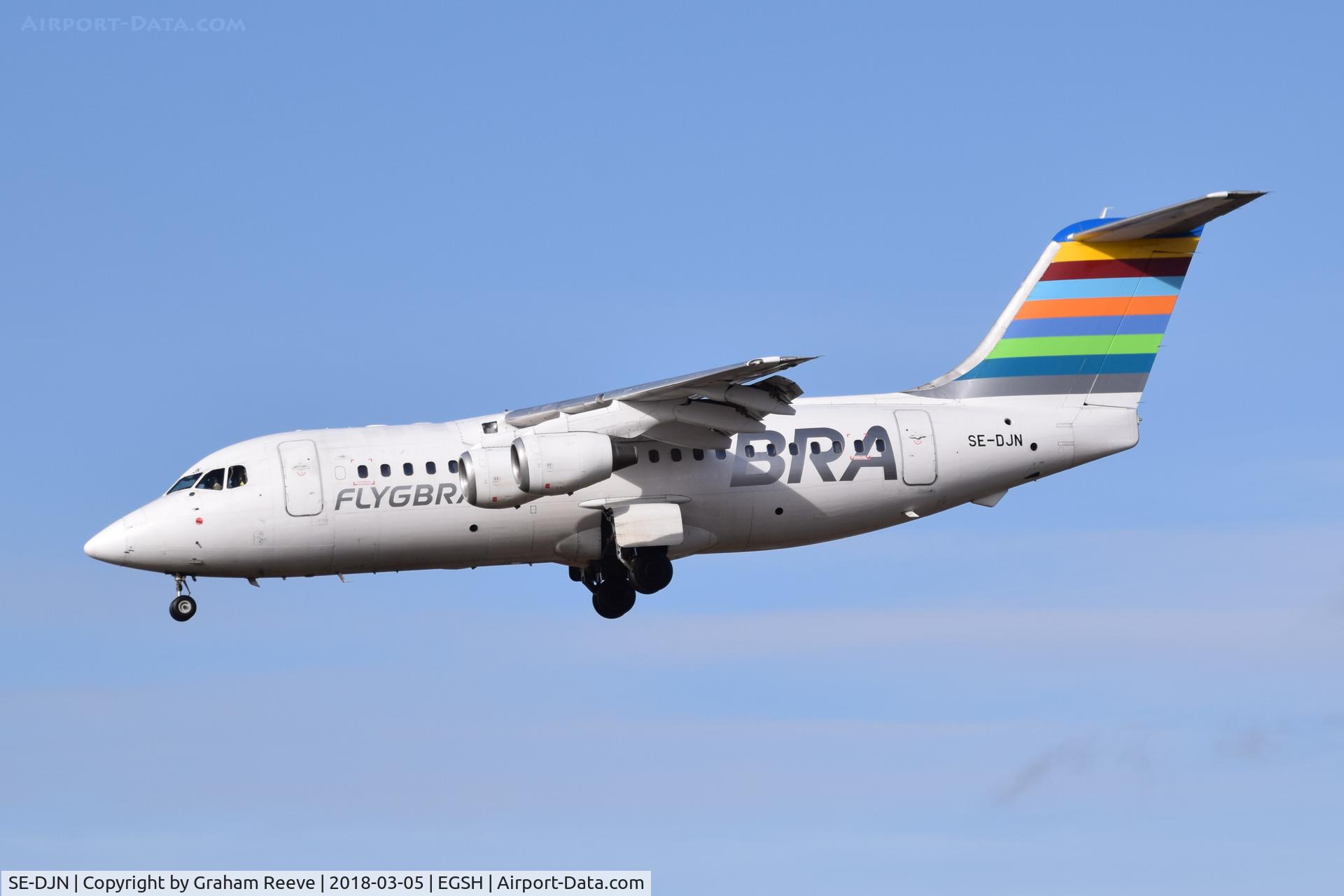 SE-DJN, 1993 British Aerospace Avro 146-RJ85 C/N E.2231, Landing at Norwich.