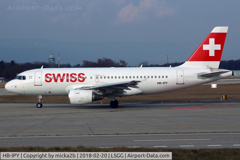 HB-IPY, 1996 Airbus A319-112 C/N 621, Taxiing