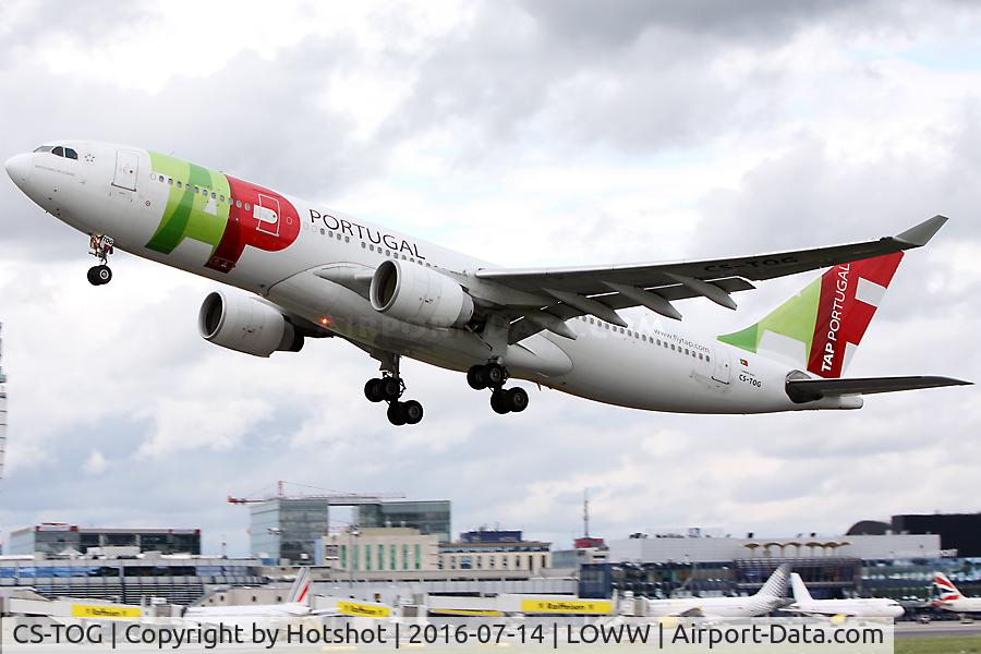 CS-TOG, 1999 Airbus A330-223 C/N 312, Climbing with a beacon flash.