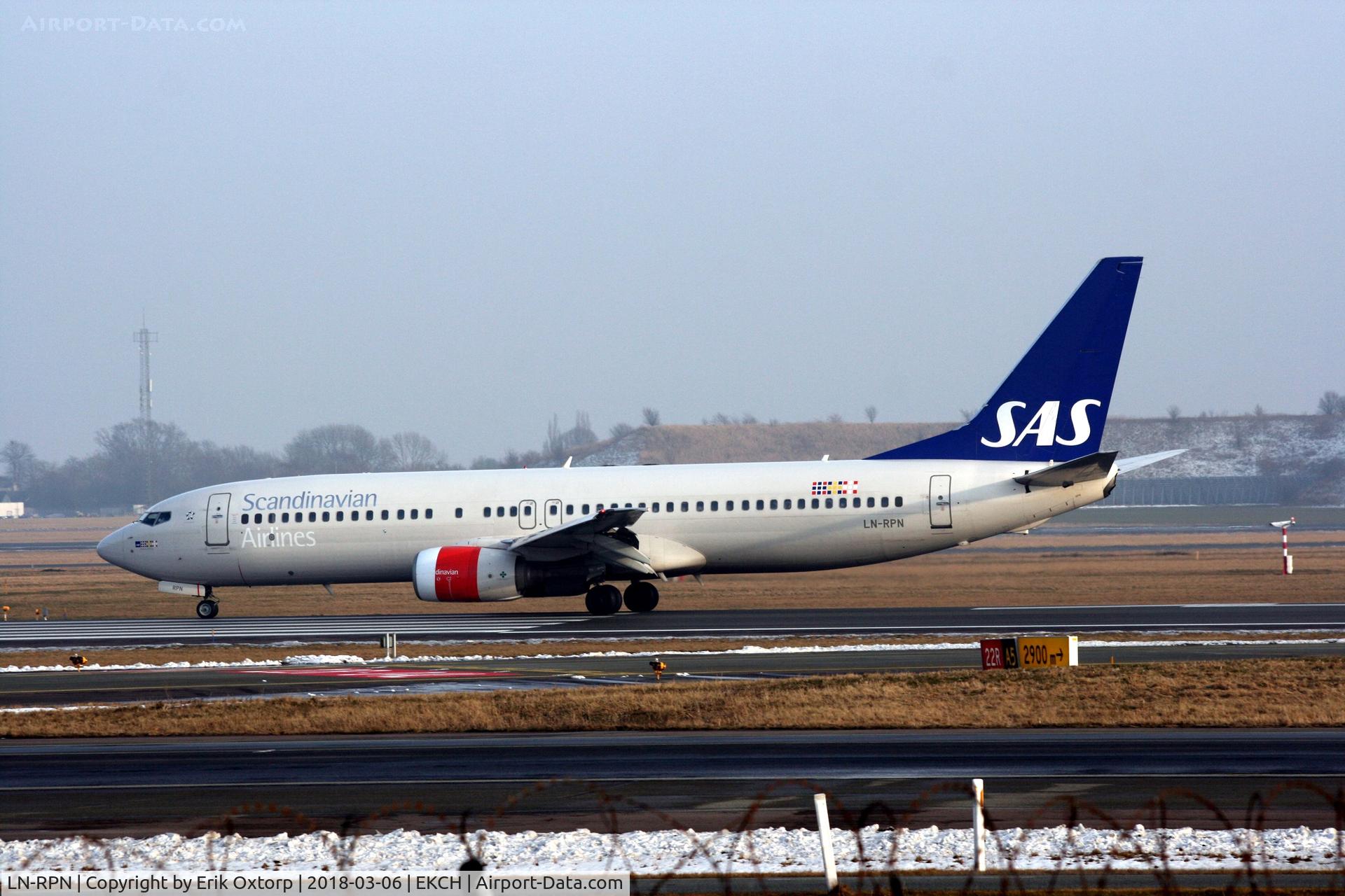 LN-RPN, 2000 Boeing 737-883 C/N 30470, LN-RPN just landed rw 04L