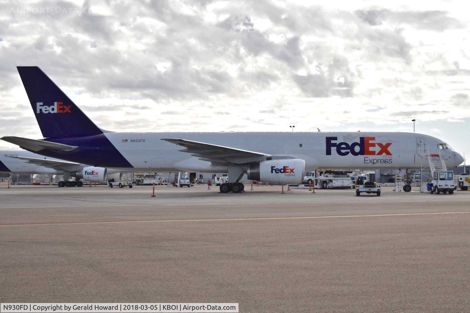 N930FD, Boeing 757-2YO C/N 25240, Parked on the Fed Ex ramp.