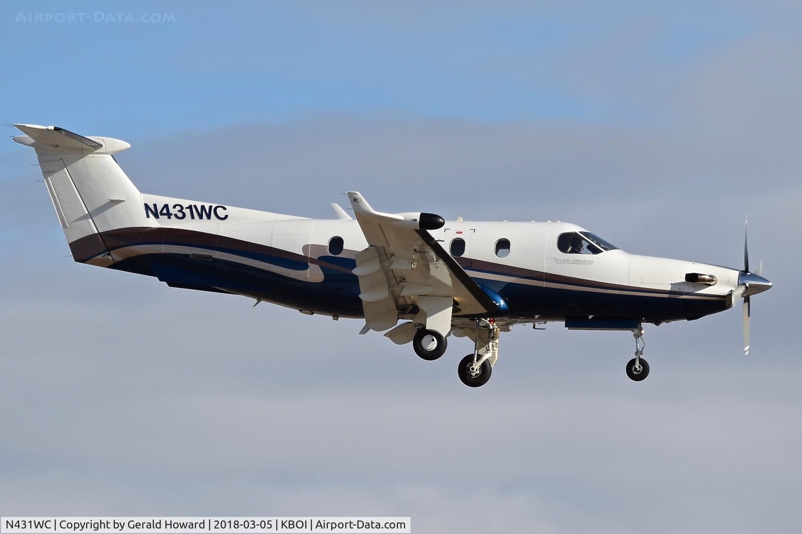 N431WC, 2001 Pilatus PC-12/45 C/N 431, Landing RWY 10R.