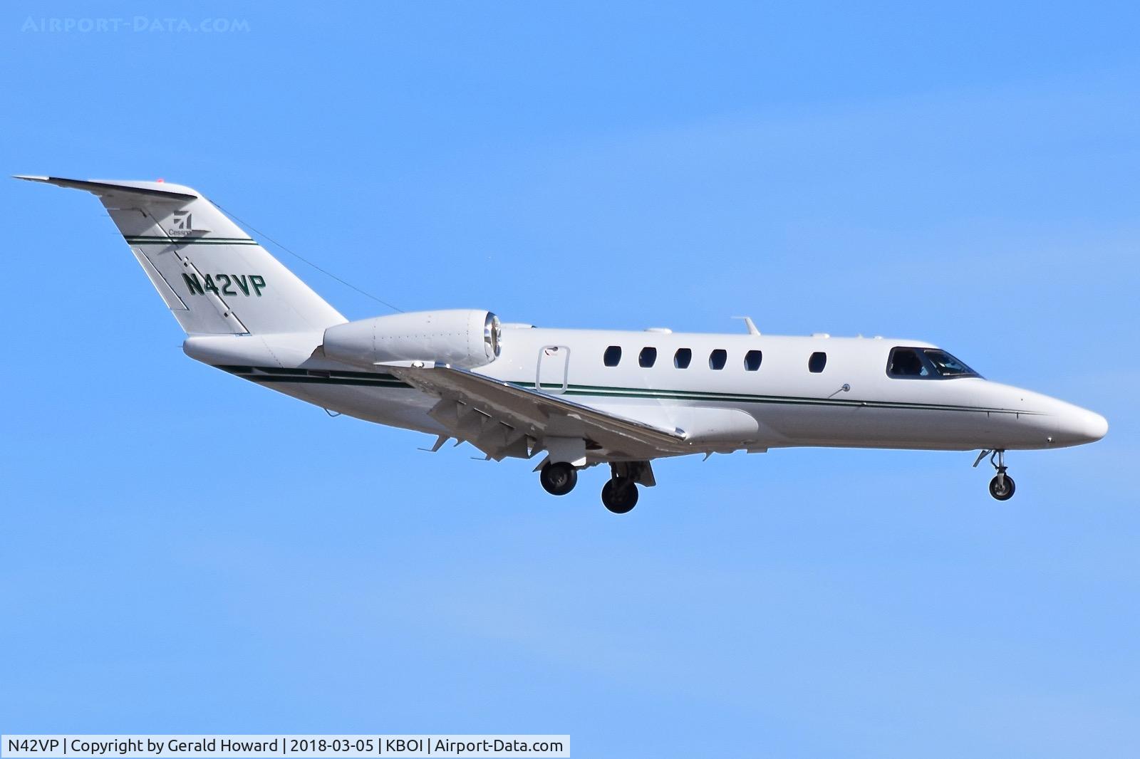 N42VP, 2007 Hawker Beechcraft Corp G58 Baron C/N TH-2193, Landing RWY 10R.
