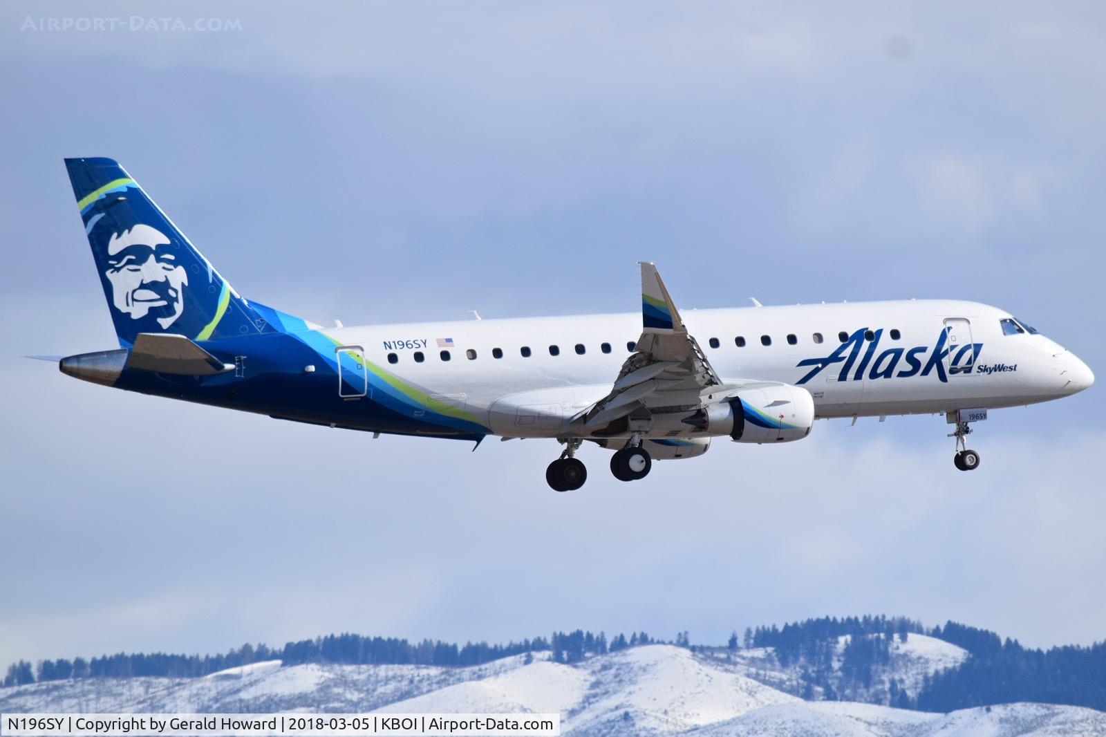 N196SY, 2018 Embraer 175LR (ERJ-170-200LR) C/N 17000706, Landing RWY 10L.