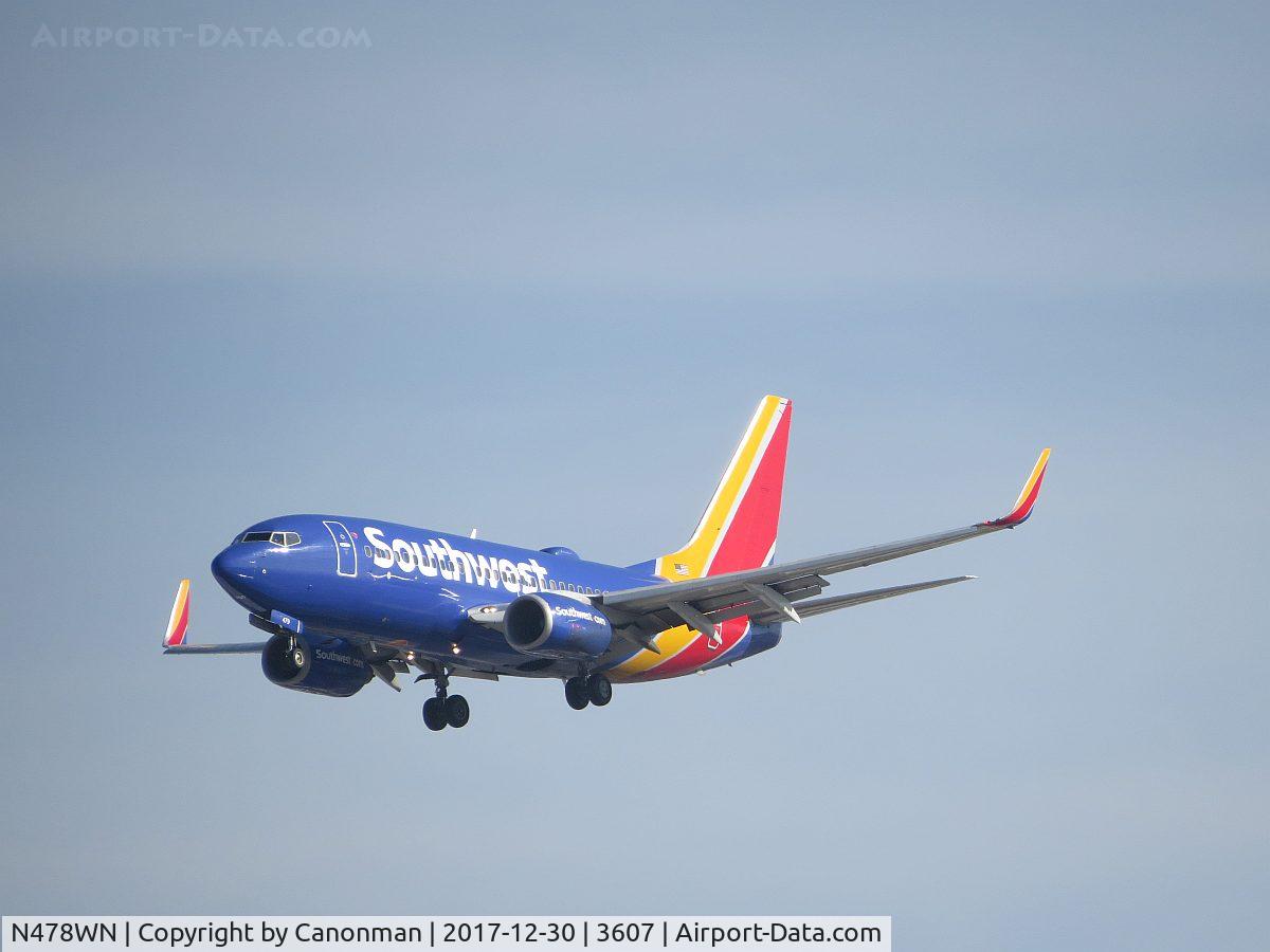 N478WN, 2004 Boeing 737-7H4 C/N 33989, Landing