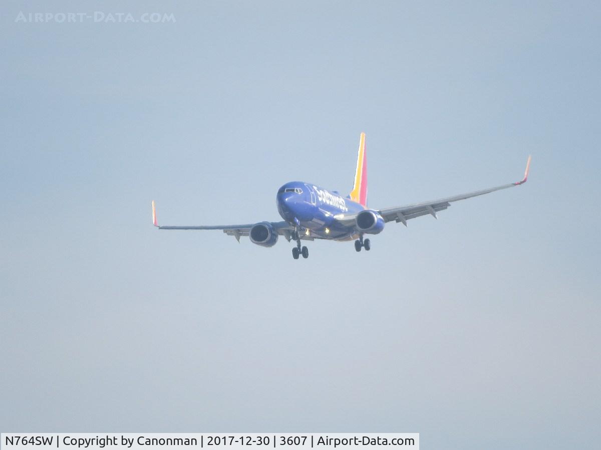 N764SW, 2000 Boeing 737-7H4 C/N 27878, Landing