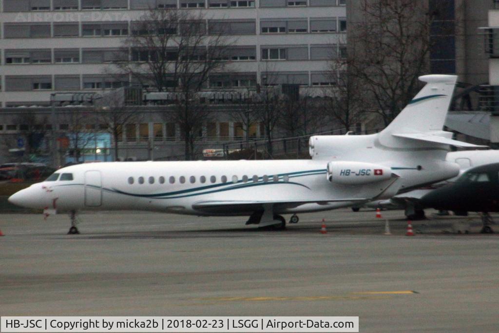 HB-JSC, 2017 Dassault Falcon 8X C/N 430, Parked