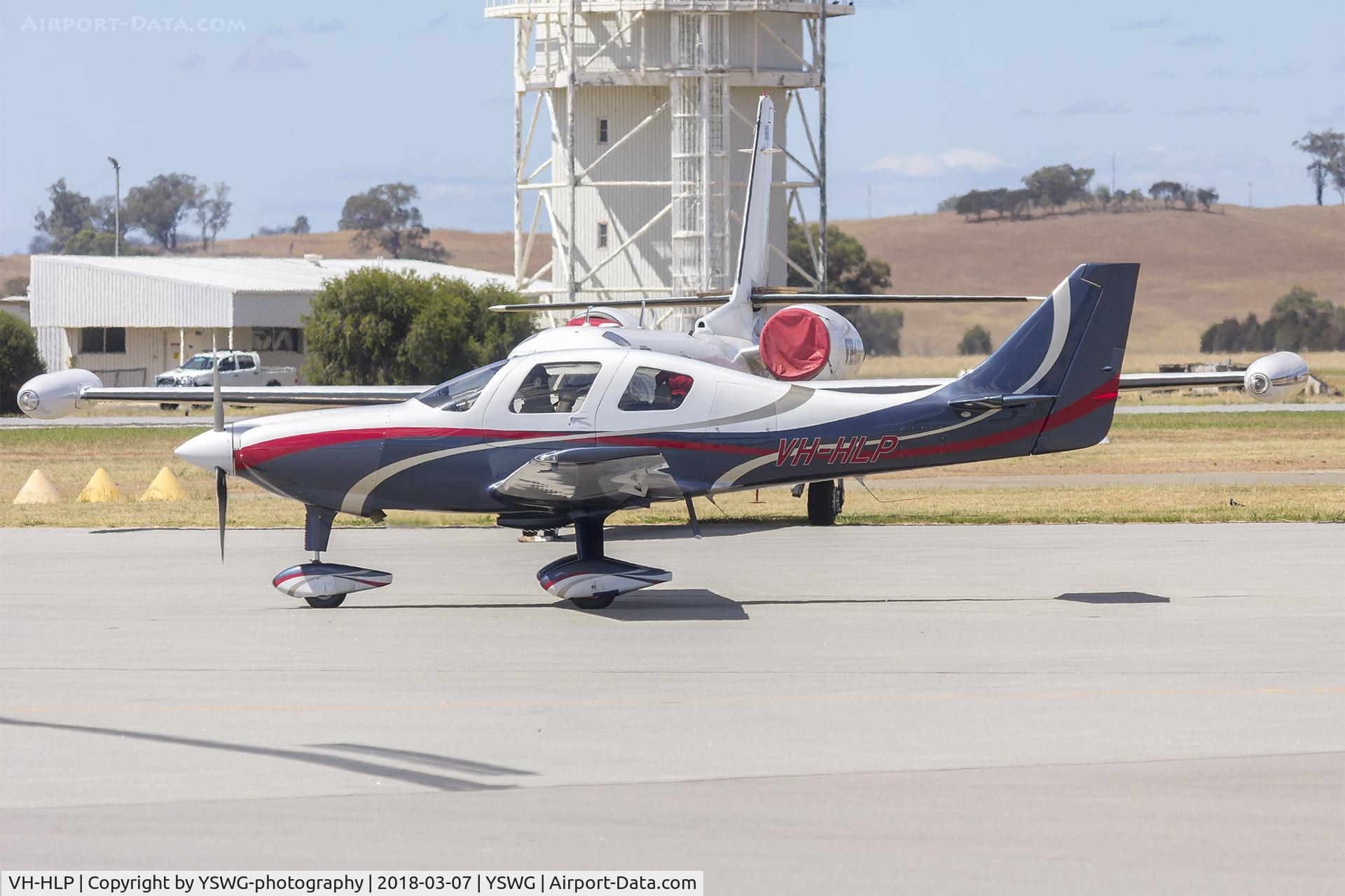 VH-HLP, 2004 Lancair Super ES C/N 2004-01, Lancair Super ES (VH-HLP) taxiing at Wagga Wagga Airport.