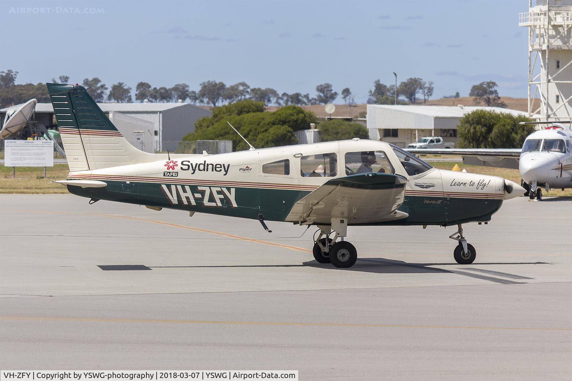 VH-ZFY, 2006 Piper PA-28-161 Warrior III C/N 2842268, Piper PA-28-161 Warrior III (VH-ZFY) taxiing at Wagga Wagga Airport
