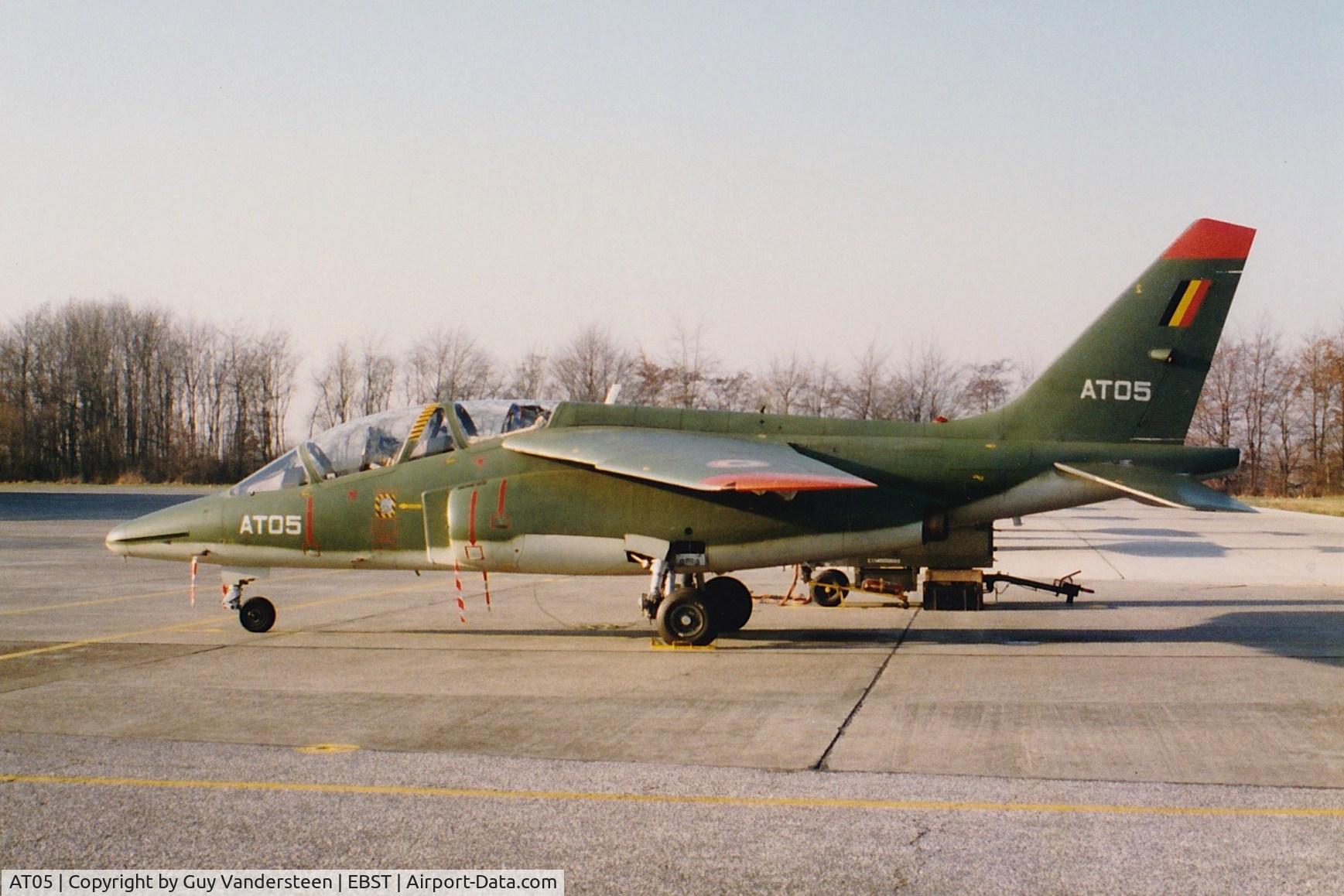 AT05, Dassault-Dornier Alpha Jet 1B C/N B05/1018, BAF Alpha Jet AT-05 complete olive green color due to unavailablity of other colours (early nineties)