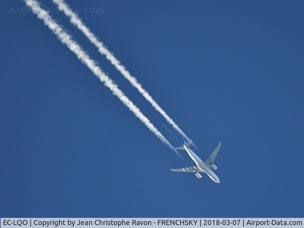 EC-LQO, 2002 Airbus A330-243 C/N 505, AEA1025 Madrid to Paris Orly, overflying Bordeaux city level 340