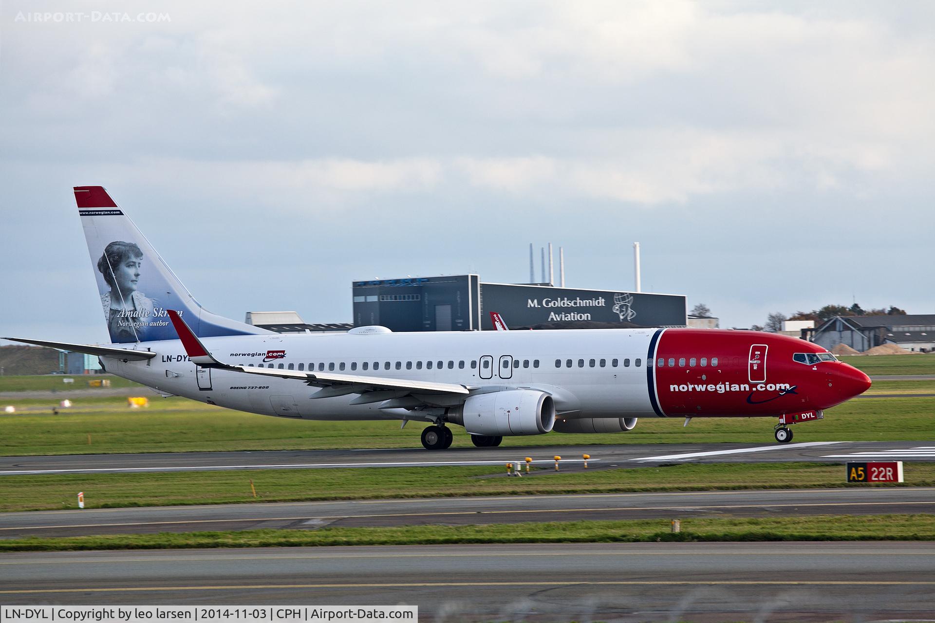 LN-DYL, 2011 Boeing 737-8JP C/N 40867, Copenhagen 3.11.2014