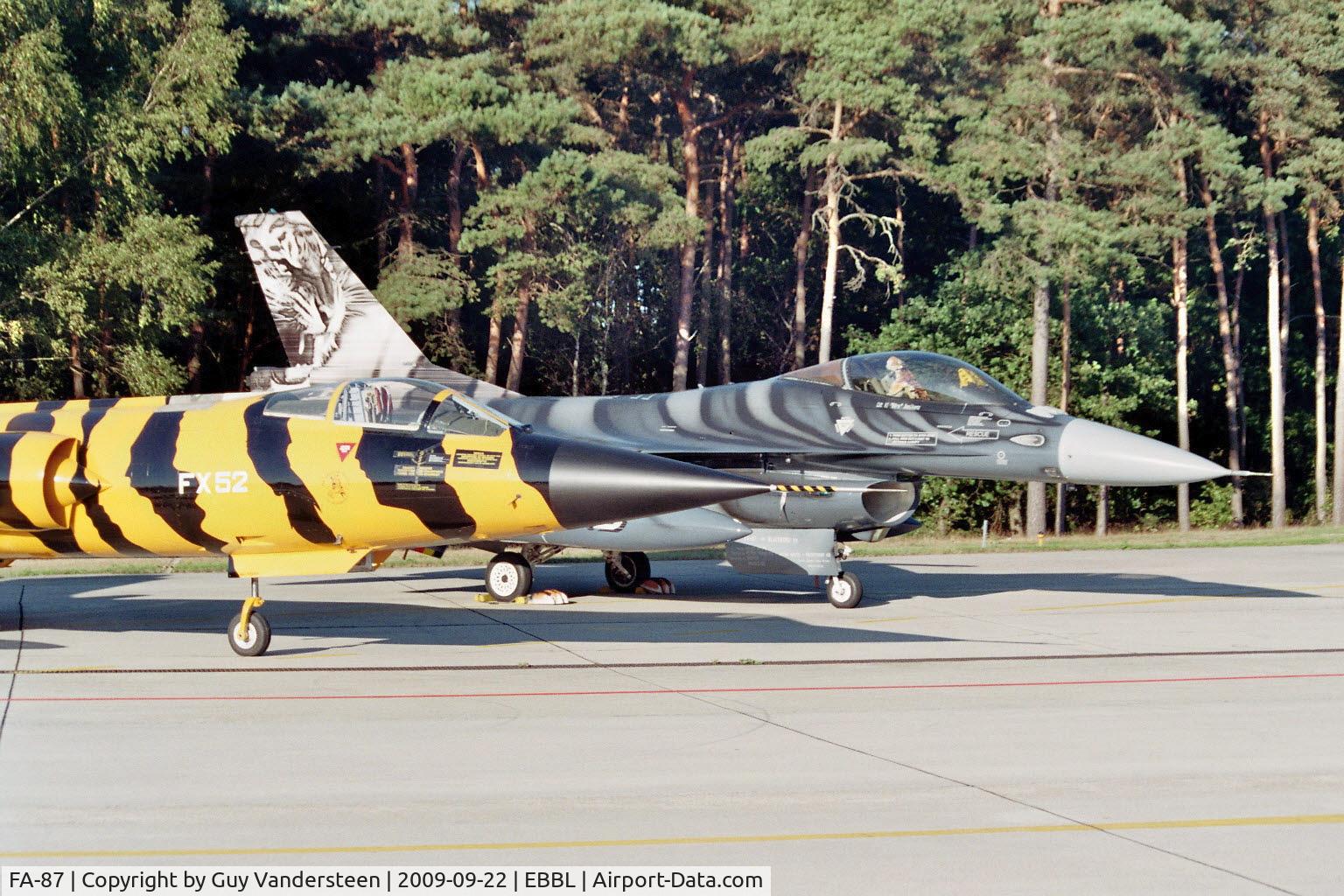 FA-87, SABCA F-16AM Fighting Falcon C/N 6H-87, Fotoshoot with F-104G FX-52