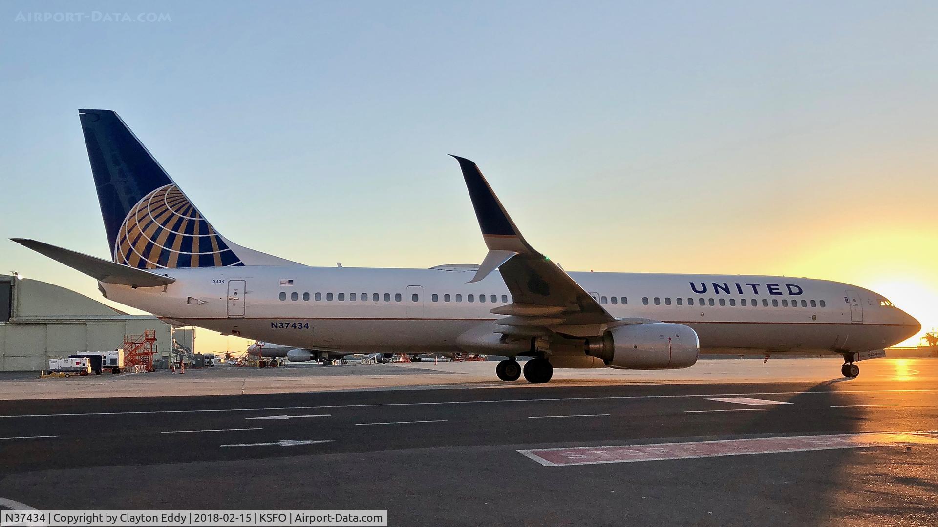 N37434, 2009 Boeing 737-924/ER C/N 33528, SFO 2018.