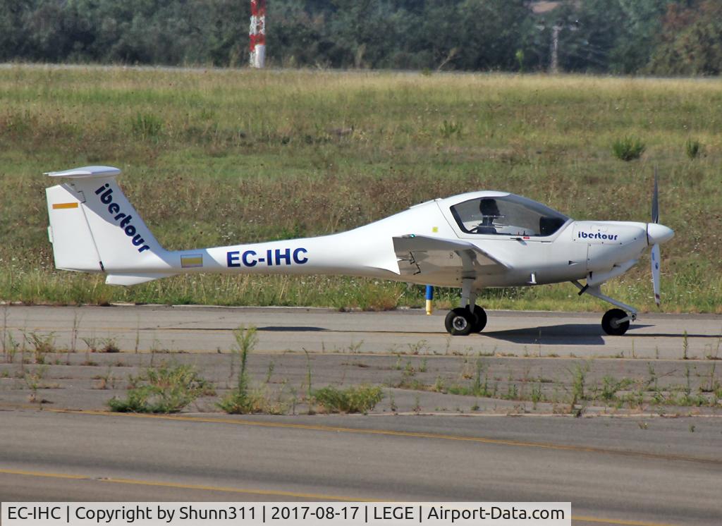 EC-IHC, Diamond DA-20A-1 Katana C/N 10037, Lining up rwy 20 for departure...