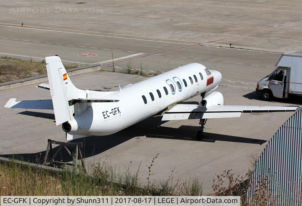 EC-GFK, 1977 Swearingen SA-226AT Merlin IVA C/N AT-062, Parked at the Airport without propellers an titles... Used for parts for others Metroliners